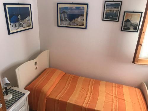 A bed or beds in a room at LungoMare Apartment
