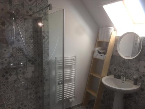 Bilik mandi di La Chambre Montbrault