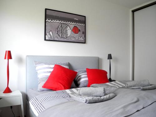 Łóżko lub łóżka w pokoju w obiekcie Apartament Redłowo Rybki