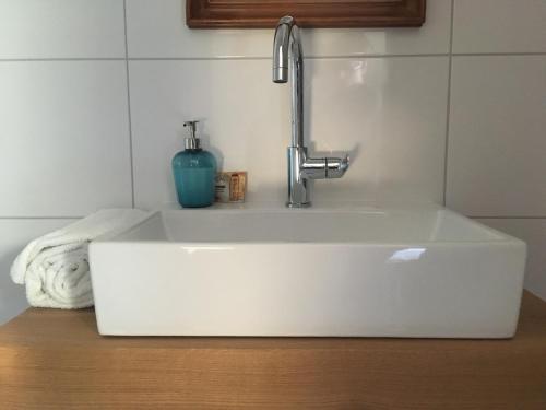 a white sink with a faucet in a bathroom at B&B 't Inj in Horn