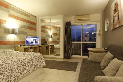 Anna & Pierre-Noel apartment.