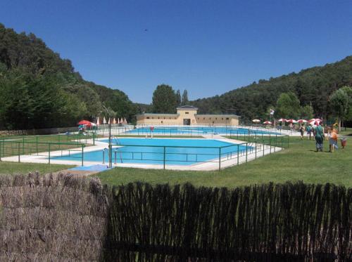 Bazén v ubytování Casa Rural Laguna Negra 49 nebo v jeho okolí