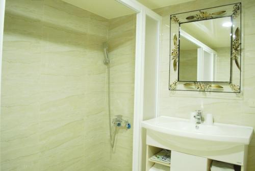 Phòng tắm tại Ying Zhen Hotel