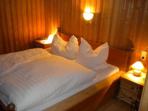 Postel nebo postele na pokoji v ubytování Ferienhaus Sinz