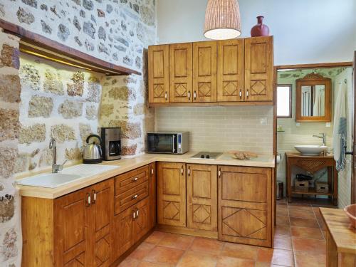 Kuchyň nebo kuchyňský kout v ubytování Helios Garden Boutique Apartments