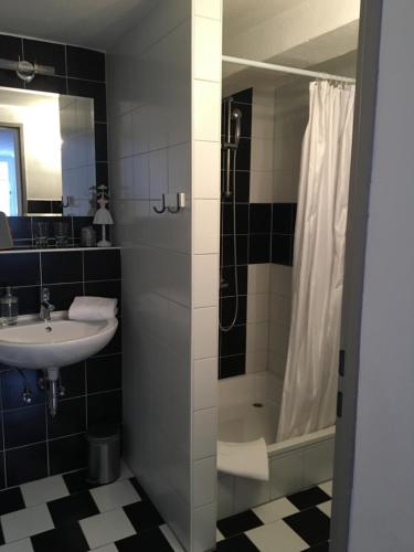 Bilik mandi di Gästehaus Alter Keller