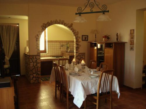 A restaurant or other place to eat at Villa Aurea