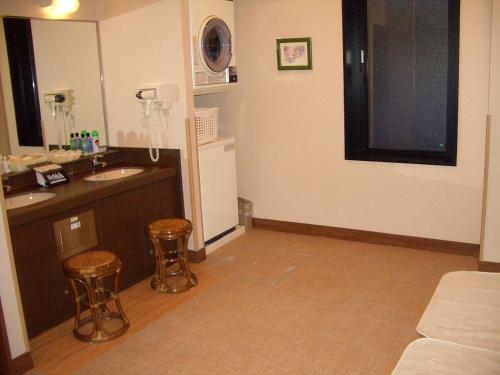 Kamar mandi di Hotel Route-Inn Aomori Chuo Inter