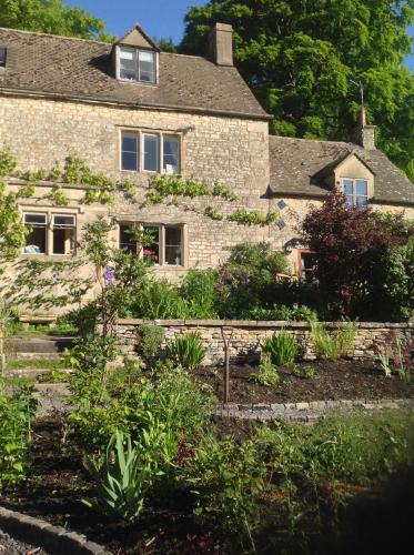 Gallery image of Dove Cottage in Bisley