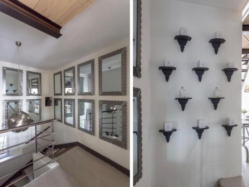 a room with a wall with lights on the wall at La Suite de la Maison du Village in Gassin