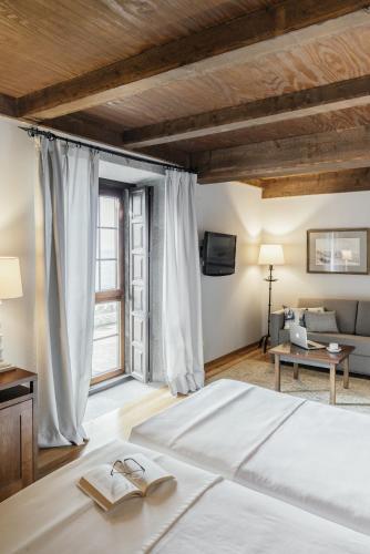 Кровать или кровати в номере Parador de Baiona