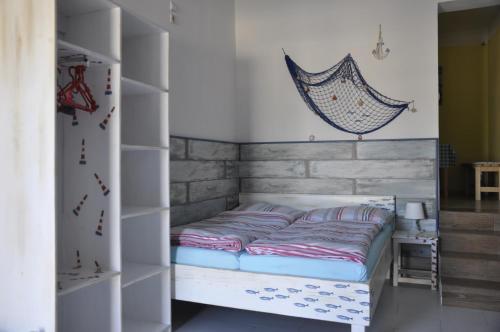 En eller flere senge i et værelse på Villa Olma