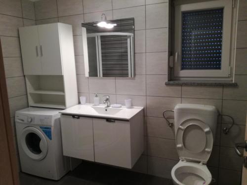 Bilik mandi di ApartIzola