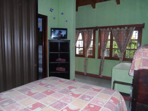 Una cama o camas en una habitación de Casa Landivar Hotel