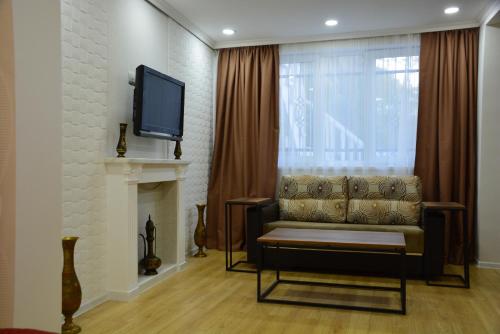 TV a/nebo společenská místnost v ubytování Old Tbilisi Narikala Apartment