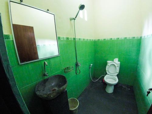 Phòng tắm tại Sri Beach Inn