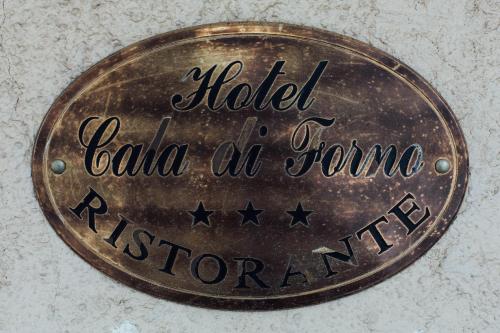 a metal plate with the words hotel la salle au gone heritage at Hotel Cala Di Forno in Fonteblanda