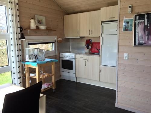Vorbasse campingにあるキッチンまたは簡易キッチン