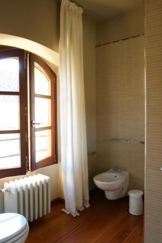 a bathroom with a sink and a toilet and a window at Casa Girardi in Peschiera del Garda