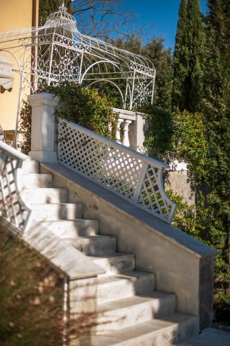 a set of stairs with a white metal structure at Country Lodge B&B in Siena