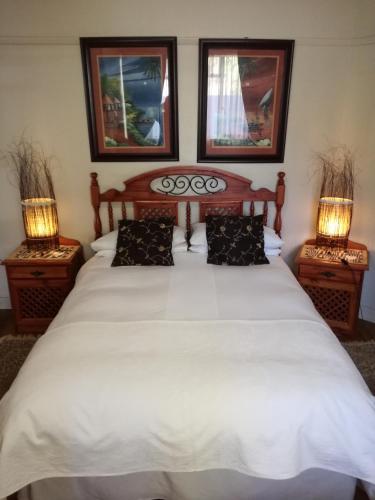 Ένα ή περισσότερα κρεβάτια σε δωμάτιο στο DeKat Self Catering