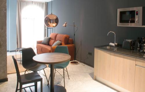 Dapur atau dapur kecil di Apartamentos NONO by Charming Stay