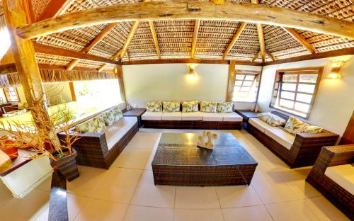 Ruang duduk di Makaira Beach Resort