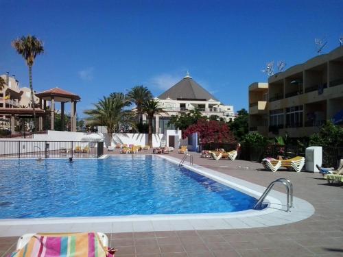 The swimming pool at or close to Torres del Sol Sea View Apartment