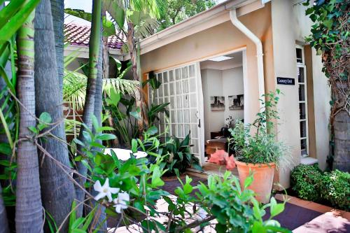 Taman di luar Accommodation at Vans No Loadshedding