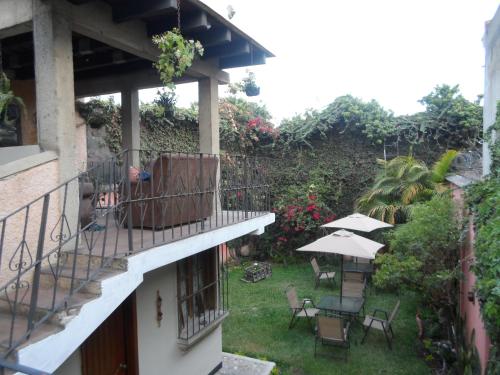 Un jardín fuera de Casa Landivar Hotel