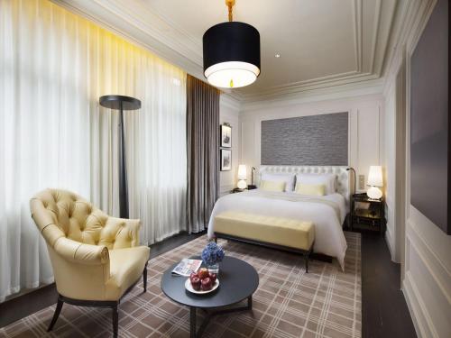 Golden Tulip New Asia Hotel The Bund Shanghaiにあるベッド
