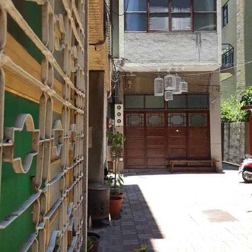 Το κτήριο όπου στεγάζεται  το δωμάτιο σε οικογενειακή κατοικία