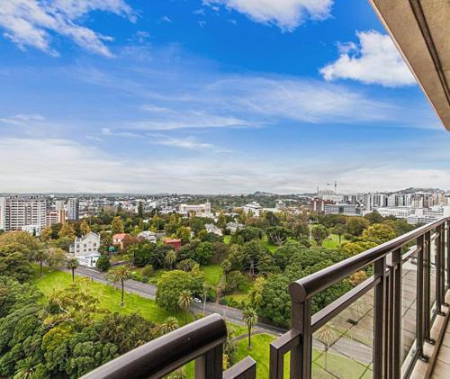 Balkón nebo terasa v ubytování Avani Metropolis Auckland Residences