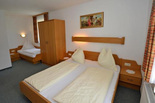 Postel nebo postele na pokoji v ubytování Kerschbaumerhof