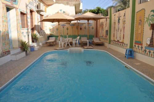 Villa Omar EL Sharif游泳池或附近泳池