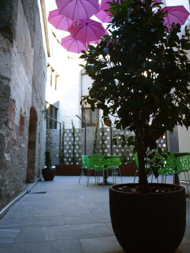 Jardín al aire libre en Albergo Porta Verzasca