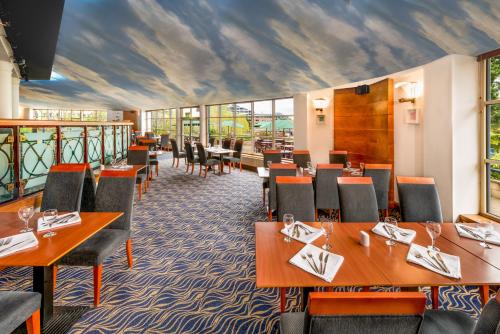 Un restaurante u otro lugar para comer en Copthorne Hotel Merry Hill Dudley