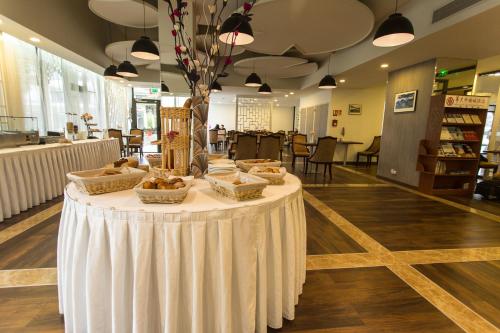 a table with baskets of food on it in a room at Hôtel Huatian Chinagora in Alfortville