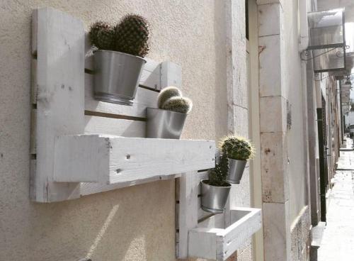 カステッラーナ・グロッテにあるB&B La Pietraの鉢植えの建物
