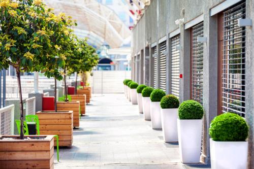 Jardín al aire libre en Adresa Suites