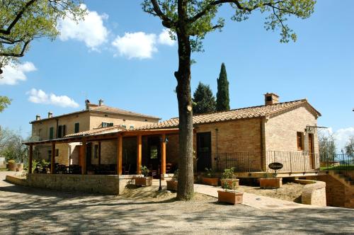 a house with a tree in front of it at Piccolo Hotel San Valentino in Cristena