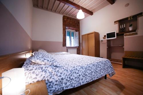 A bed or beds in a room at Albergo Livorno