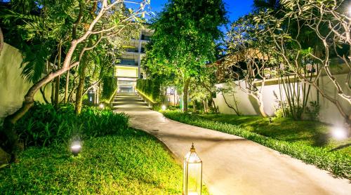 Κήπος έξω από το The Palayana Hua Hin