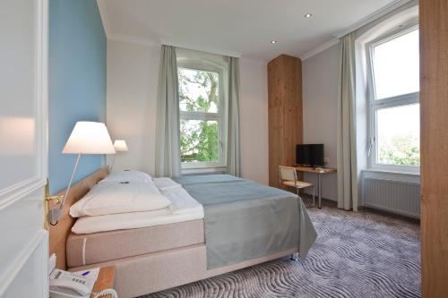 Кровать или кровати в номере Michels Thalasso Hotel Nordseehaus