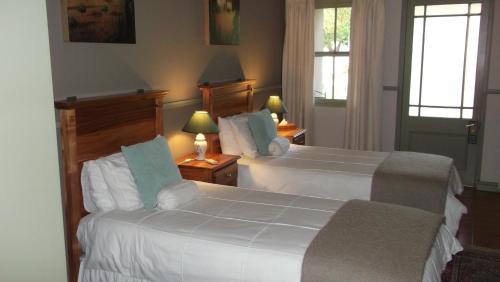 Cama o camas de una habitación en HouseMartin Lodge & Self Catering