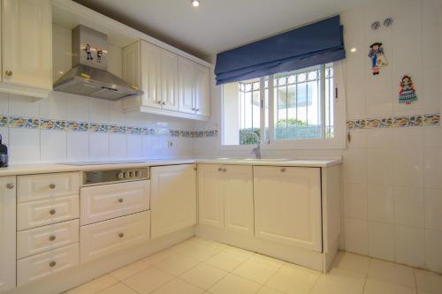 Kuchyň nebo kuchyňský kout v ubytování Apartment Hacienda Playa Elviria