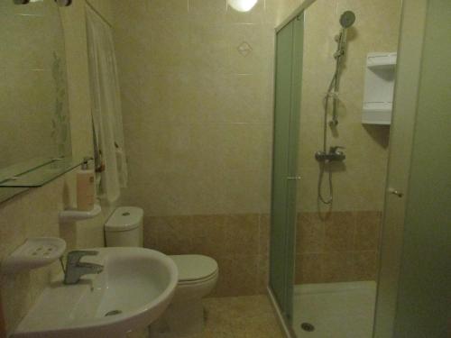 Ένα μπάνιο στο Daffodil Apartment