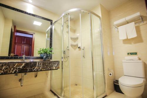 Koupelna v ubytování Xin Jue Jiayi Hotel Airport and International Resort
