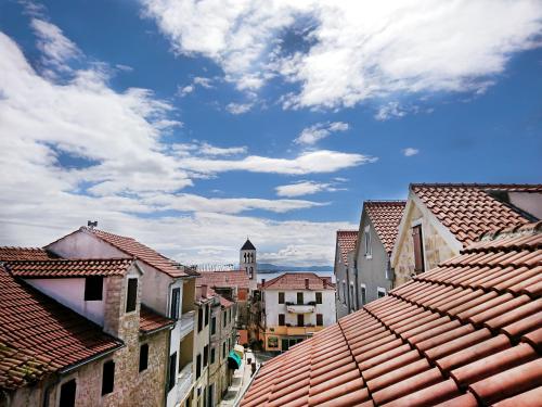 a view of a city with roofs of buildings at Apartment Udovičić Center in Vodice