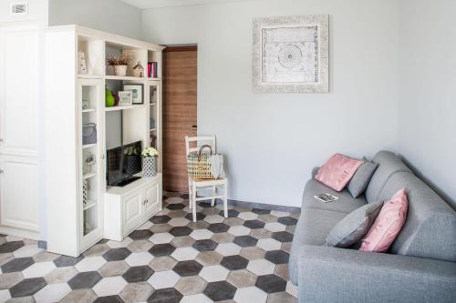 a living room with a couch and a checkered floor at Casa Leoma in Alassio